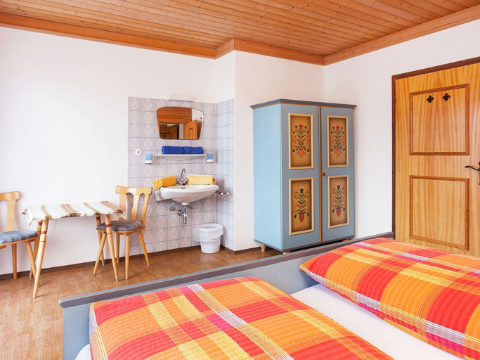 Bedroom 3, Sunny Hillside Apartment in Mittersill near Public Transport, Zell am See