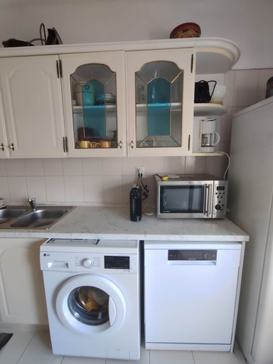 Room 4, Nice Lagos 3 Bedrooms Balcony Flat, Lagos