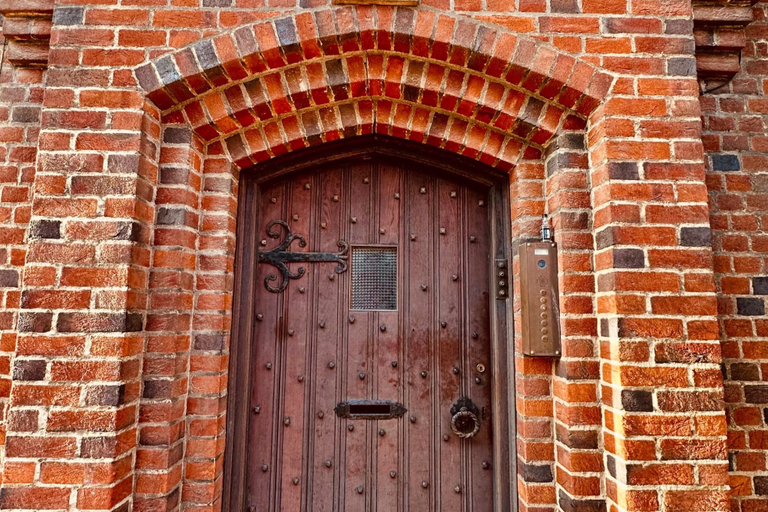 Exterior detail, Gerrardscross - Stay4 - Parking - Petsok - Wembley, Buckinghamshire