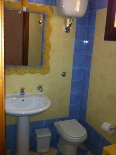 Bathroom 3, Hotel Giulia, Palermo