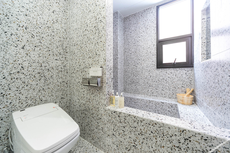 Bathroom 5, Sacheon No. 25 Sacheon Suseok Branch, Sacheon