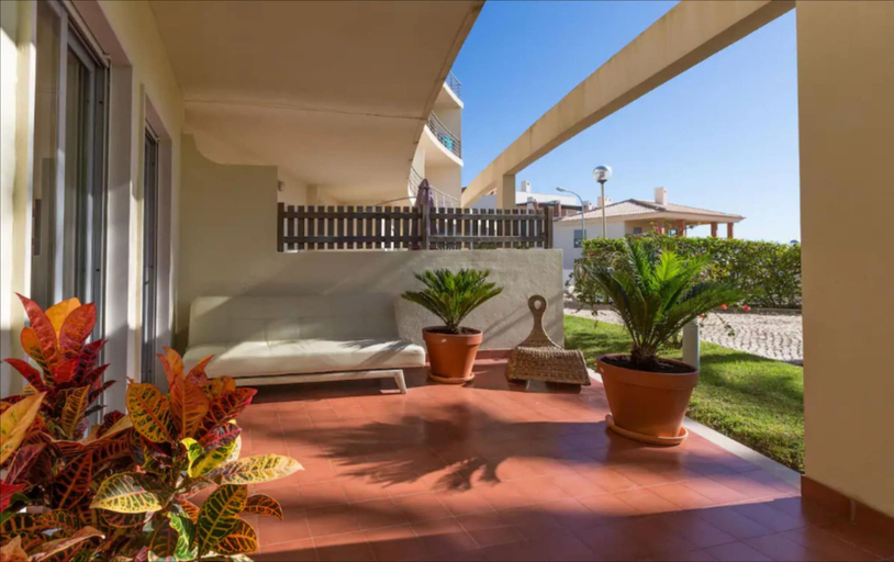 Room 3, Albufeira Terrace Pool Garage Dream Flat, Albufeira