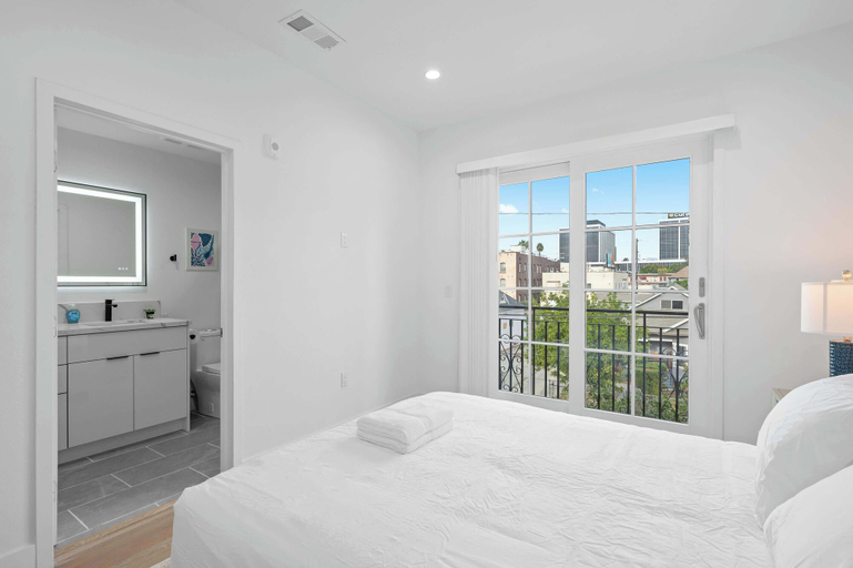 Bedroom 3, Not Affected by the Fire/modern 5BR Home With Full Amenities & Parking #2, Los Angeles