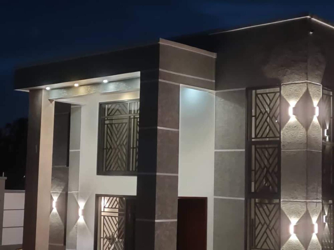Exterior 4, Villa - Sleeps 8 - Parking - Balcony, Kinondoni