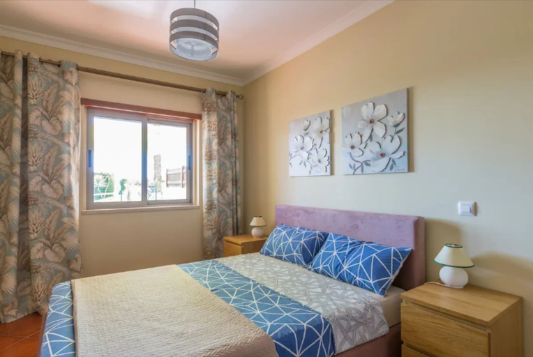 Room 2, Albufeira Terrace Pool Garage Dream Flat, Albufeira