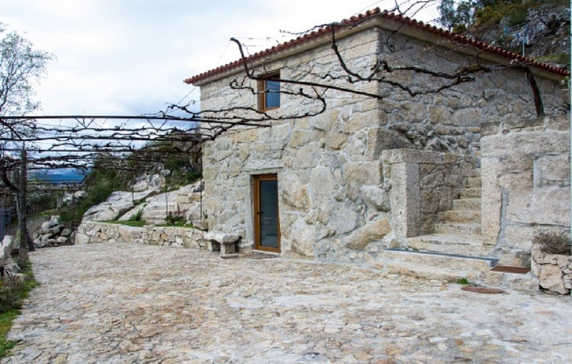 Room 5, New Riyork Sweet Home, Montalegre