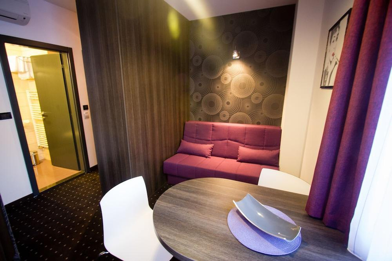 Others 3, Log In Rooms, Zagreb