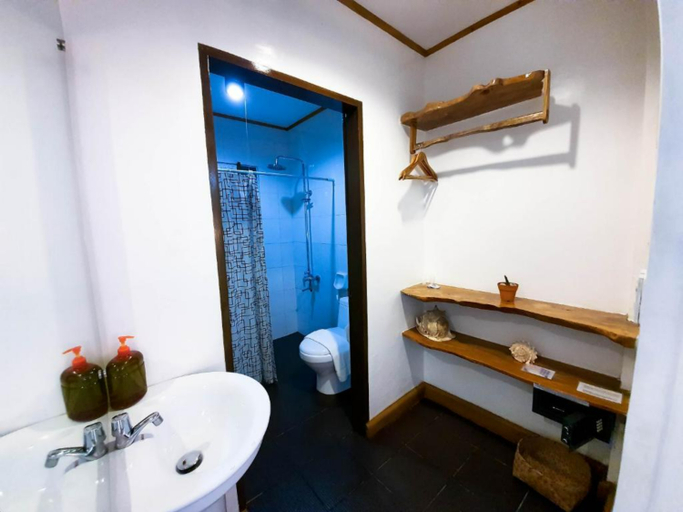 Bathroom 5, Cocoloco Boracay Beach Resort, Malay