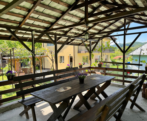 Others 5, Casa Lucia, Gura Suhasului