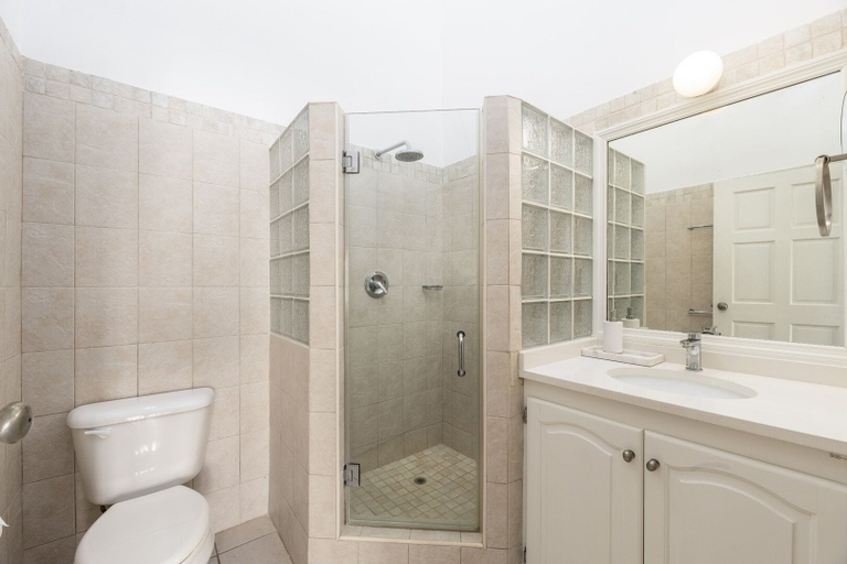 Bathroom 4, Gibbs Glade Villa 4 Bedroom Home by Bluescape