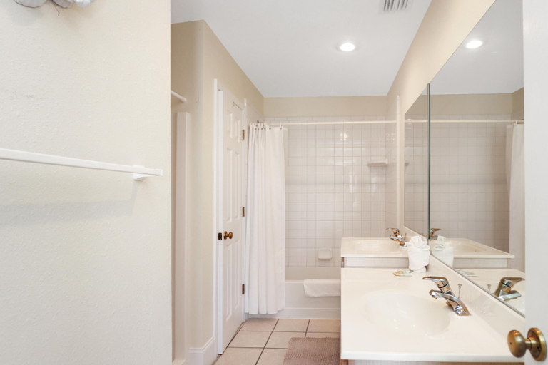 Bathroom 4, Barrier Dunes 422 - 64, Gulf