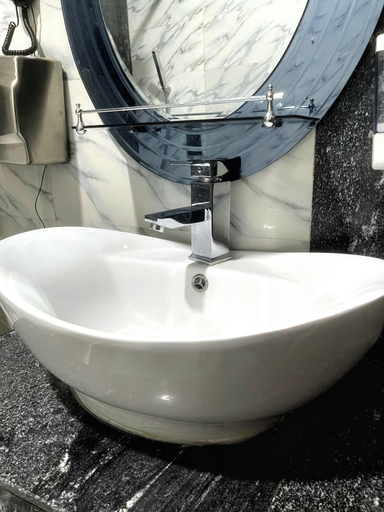 Bathroom 3, Grand Bohabs, AbujaMun