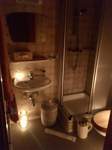 Bathroom 2, Alpler Stuba Appartements am Larchenhof, Bregenz