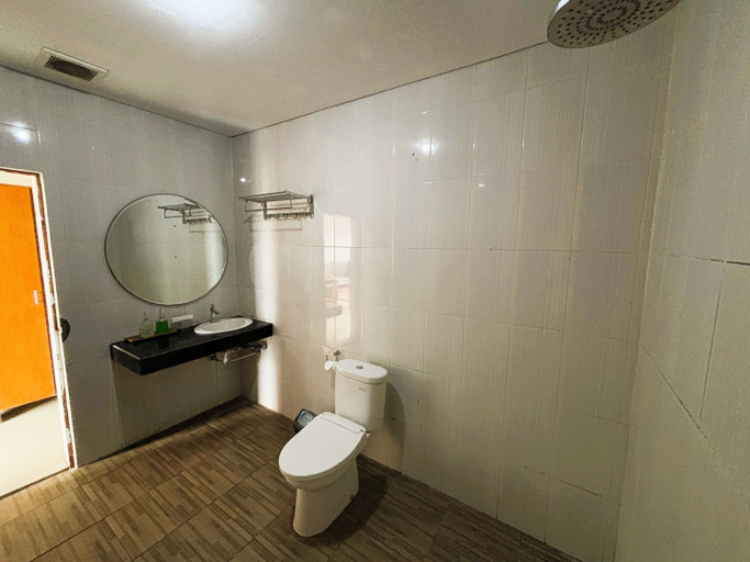 Bathroom 17