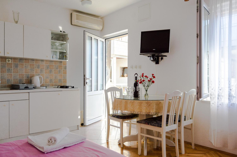 Others 5, Apartmani Marko, Makarska