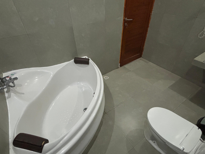 Bathroom 8