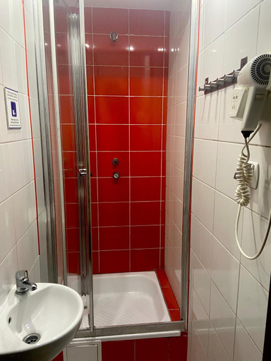Bathroom 2, B&B Hostel 49, Środa Śląska