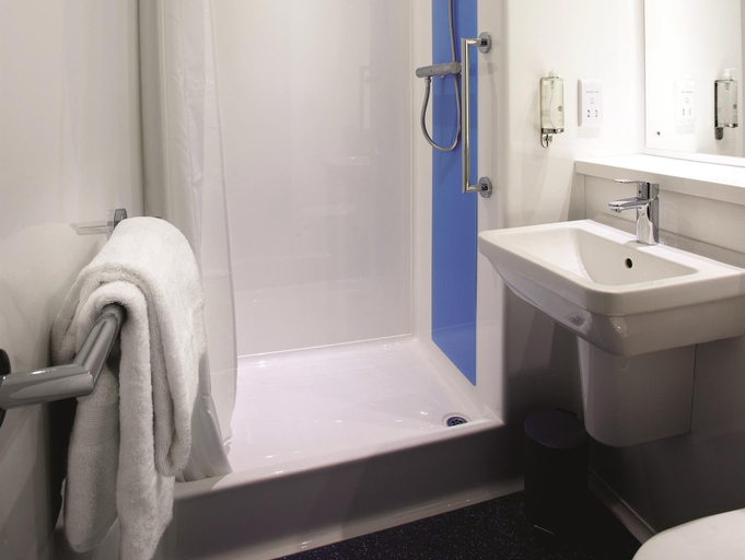 Bathroom 4, Travelodge London Kingston Upon Thames Central, London