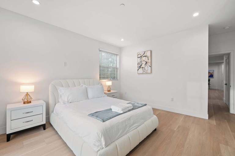 Bedroom 3, Not Affected by the Fire/modern 5BR Home With Parking, Near LA Attractions #4, Los Angeles