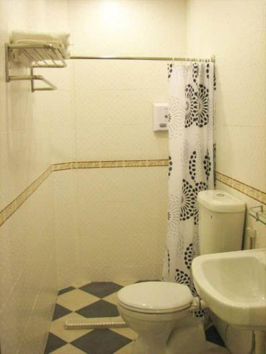 Bathroom 2, Sr Inn Hotel, Kluang