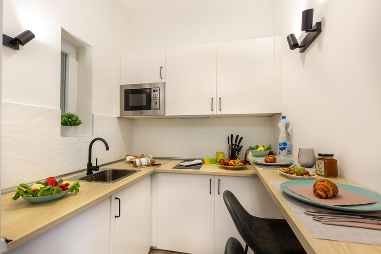 Others 5, Kiraly home by STN, Budapesti