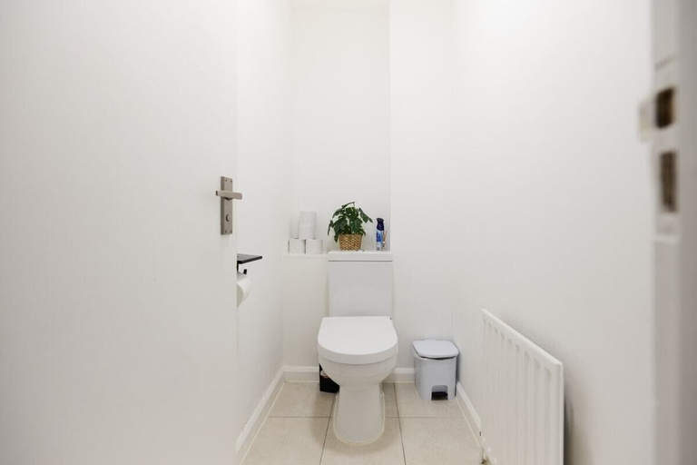 Bathroom 3, The West Hampstead Base - Central 2bdr Apartment, London