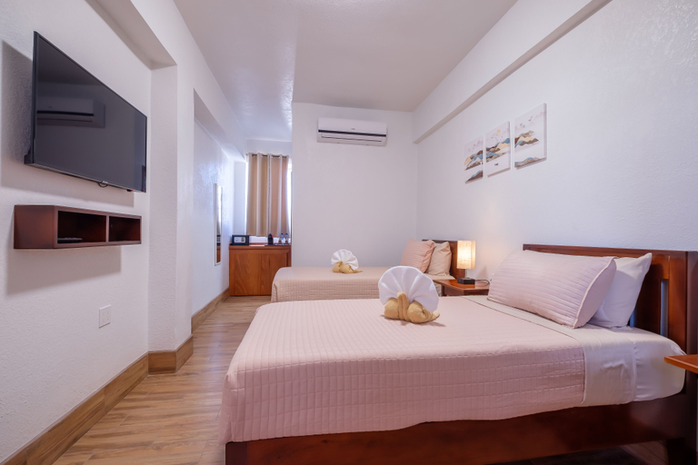 Bedroom 2, Voyager Sun & Reef Hotel