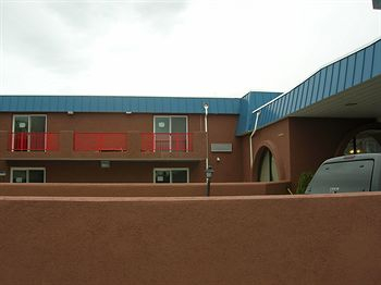 Others 5, Val-U Inn, Humboldt