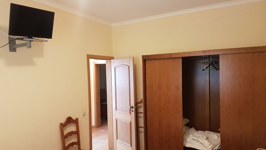 Room 4, 4 Bedrooms Arma o de Pera Private Pool Villa, Silves
