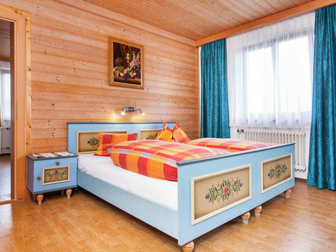 Bedroom 2, Sunny Hillside Apartment in Mittersill near Public Transport, Zell am See