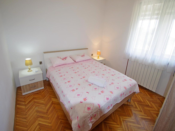 Bedroom 4, Comfortable and Quiet Apartment in Istria With Privacy, Barban