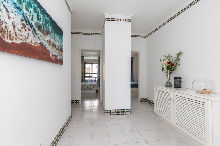 Room 3, Superb Front Beach Pool Sea View Carteia Flat, Loulé