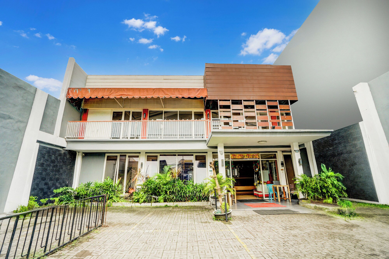 Exterior & Views 1, Hotel O Siwalankerto Near Surabaya Carnival, Surabaya