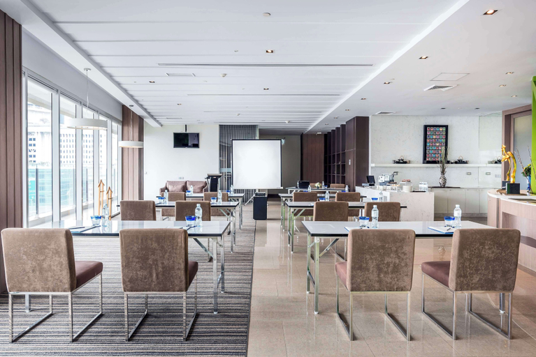 Food & Drinks 5, Hilton Garden Inn Bangkok Silom, Bang Rak