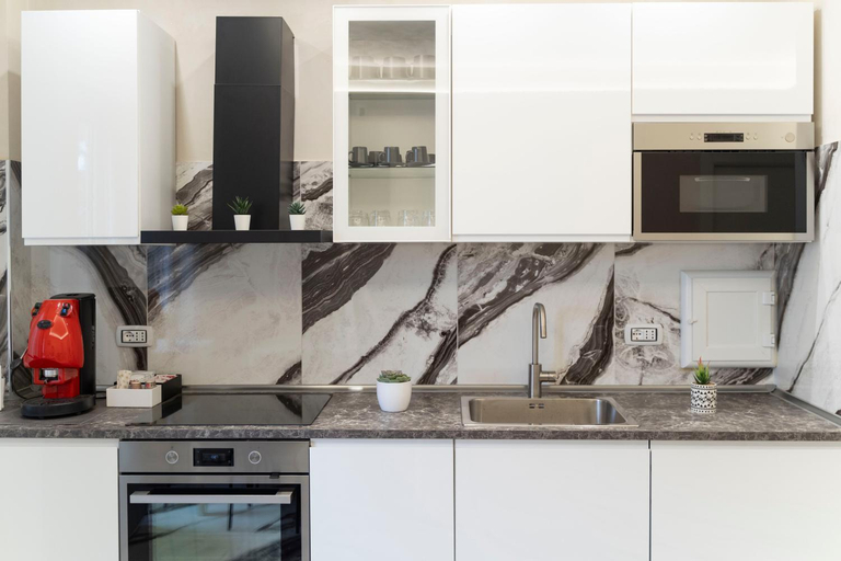 Others 3, Tom Luxury Home, Latina