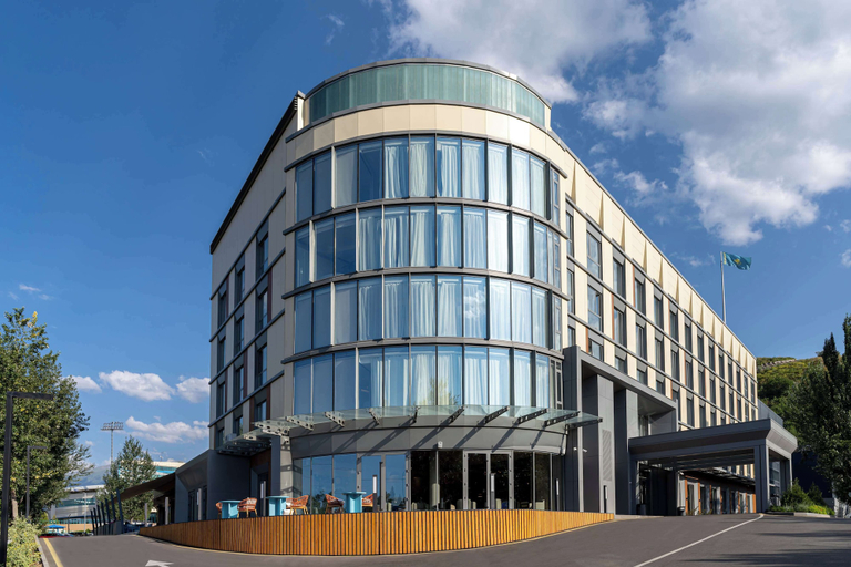 Exterior & Views