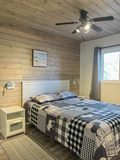 Bedroom 2, Ahmic Lake Resort, Parry Sound