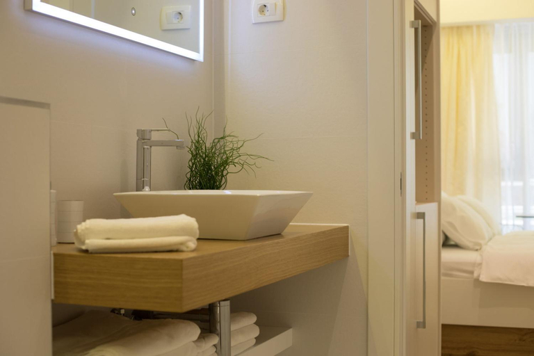 3, Apartment and Rooms Comfort Zone, Split