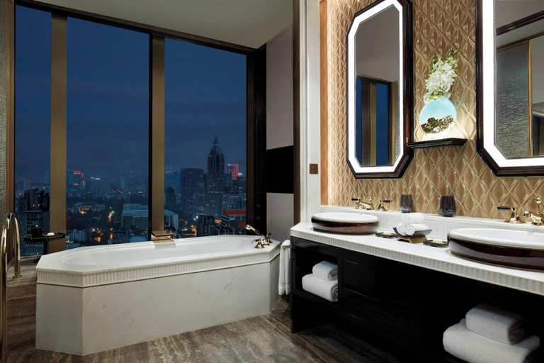 Bathroom 18