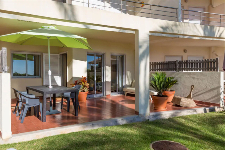 Room 5, Albufeira Terrace Pool Garage Dream Flat, Albufeira
