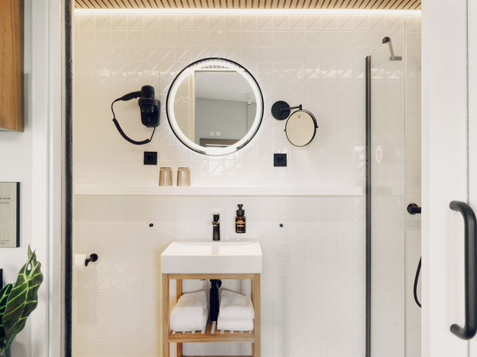 Bathroom 5, Townhouse Den Haag, The Hague