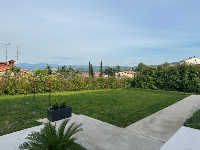 Others 5, Villa Maris, Koper