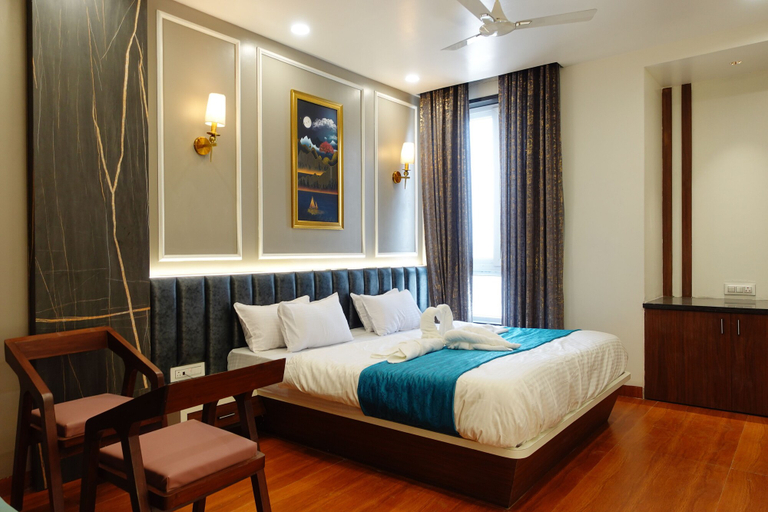 Bedroom 3, The Crown Leela, Pratapgarh