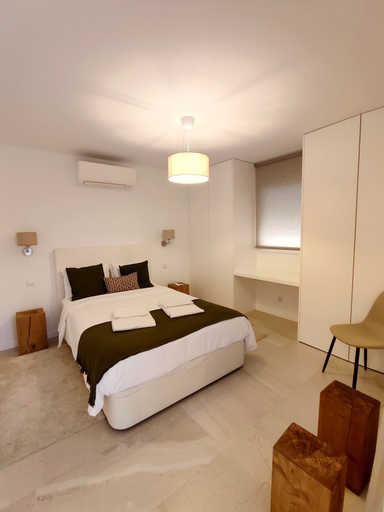 Room 5, Deluxe 2 Terraces River Marina View Flat, Lagoa