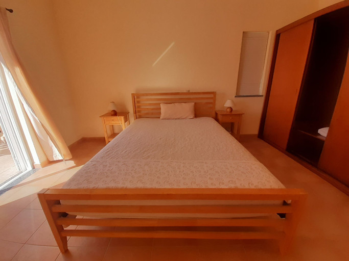 Room 3, 4 Bedrooms Arma o de Pera Private Pool Villa, Silves