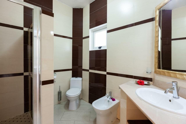Bathroom, Praslin Paradise