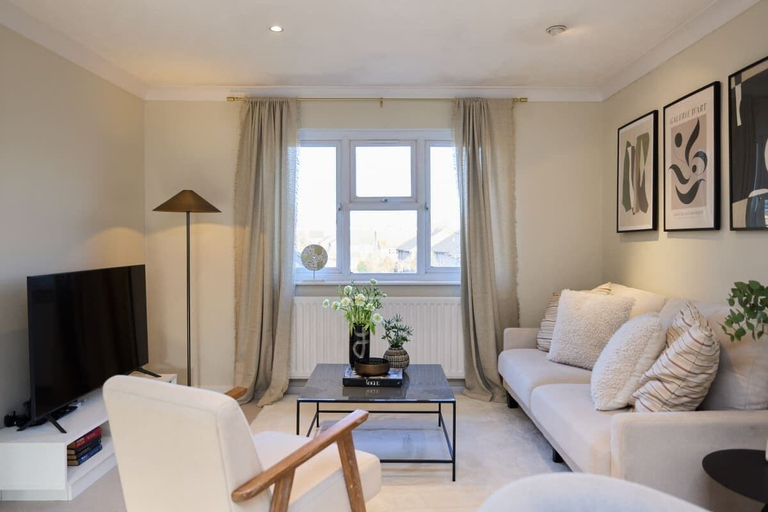 Others 5, The Kennington Park Retreat - Inviting 2bdr Apartment, London