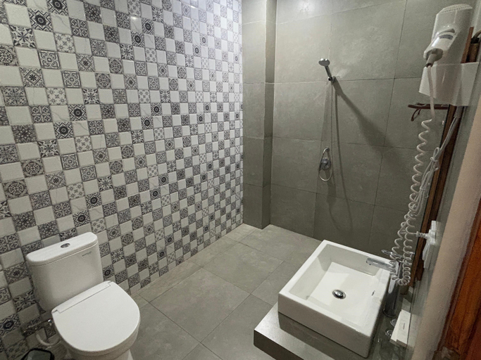 Bathroom 10