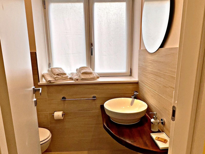 Bathroom 2, Residenza Delfina, Rome