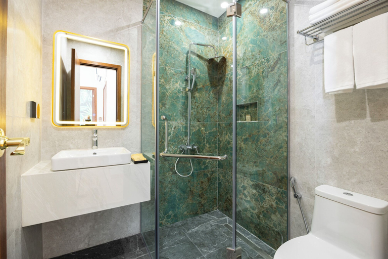 Bathroom 3, Sarah Hotel and Halal Restaurant Phu Quoc, Phú Quốc